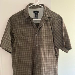 Van Heusen travel shirt - green plaid, double pocket - Men's small
